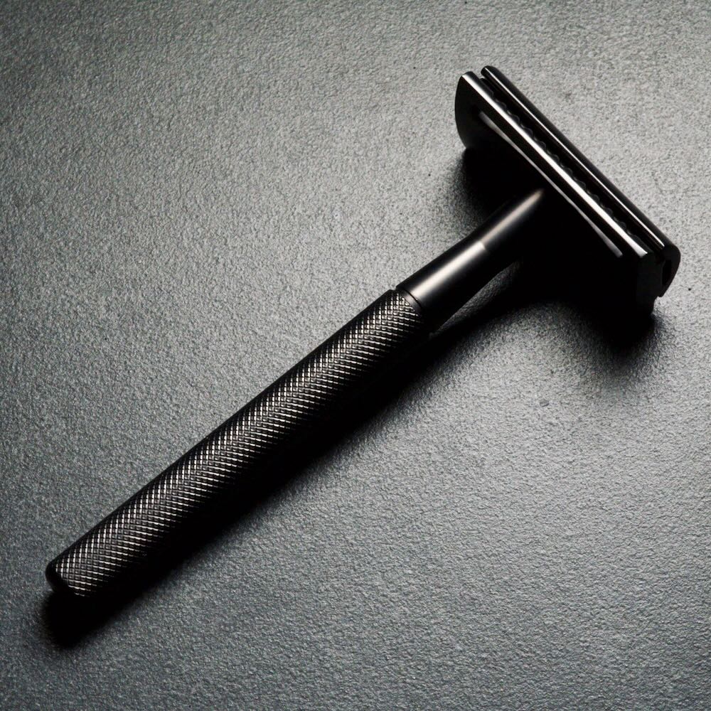 WÖLFE 97 three-piece double edge safety razor in matte black, balanced weight for a controlled, comfortable shave.