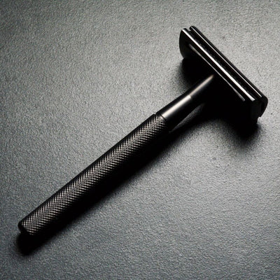 WÖLFE 97 three-piece double edge safety razor in matte black, balanced weight for a controlled, comfortable shave.